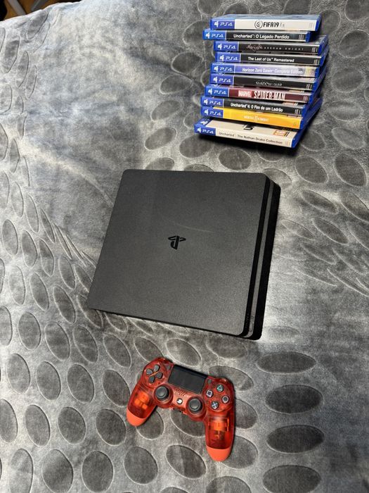 PS4 slim + 2 comandos + jogos