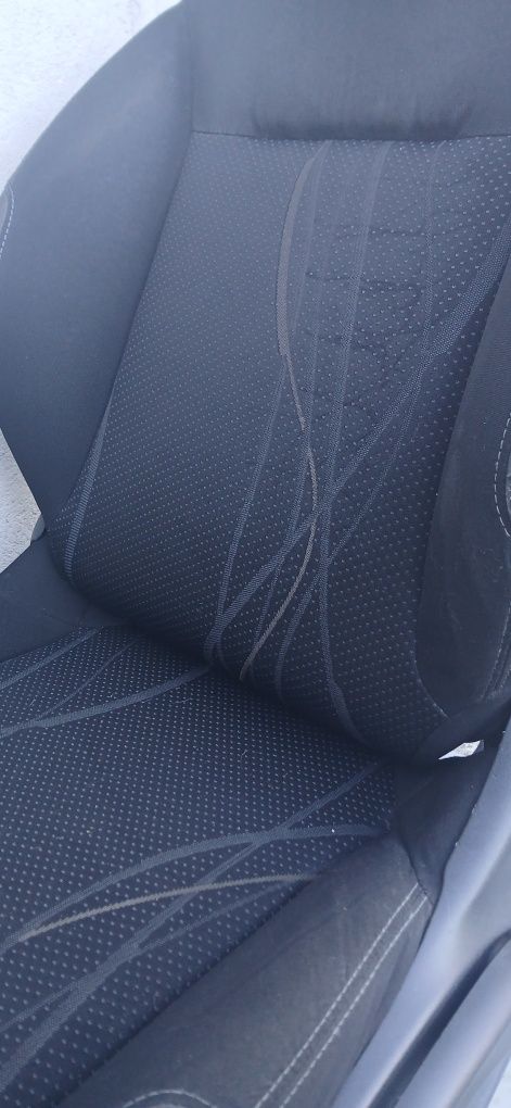 Bancos dianteiros Peugeot 208 de 2013