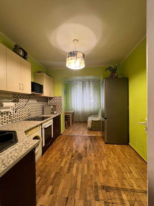 В продаже трехкомнатная квартира на Черемушках.