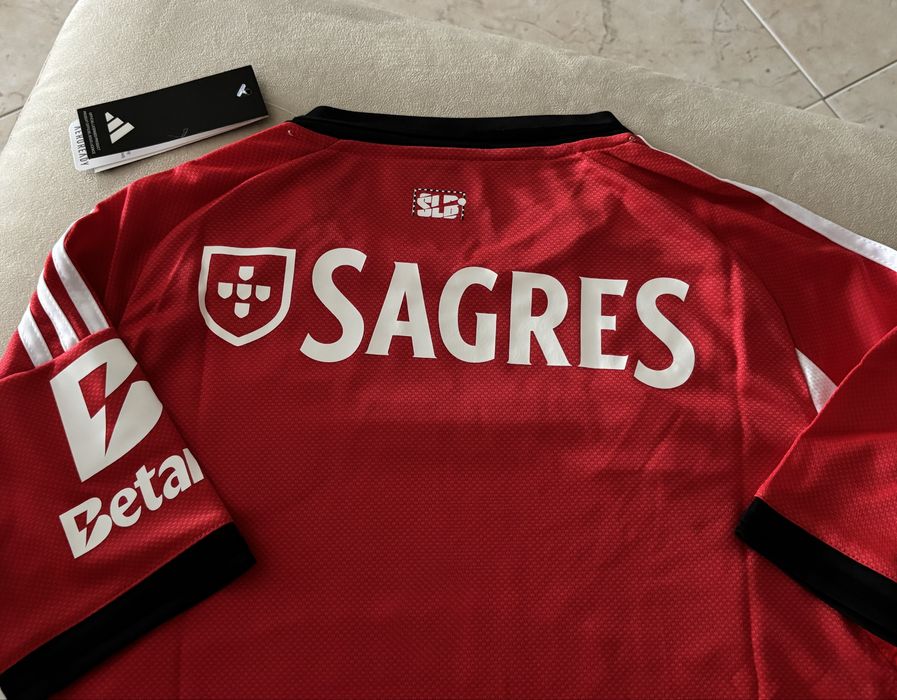 Camisola principal/alternativa do Benfica 25/26