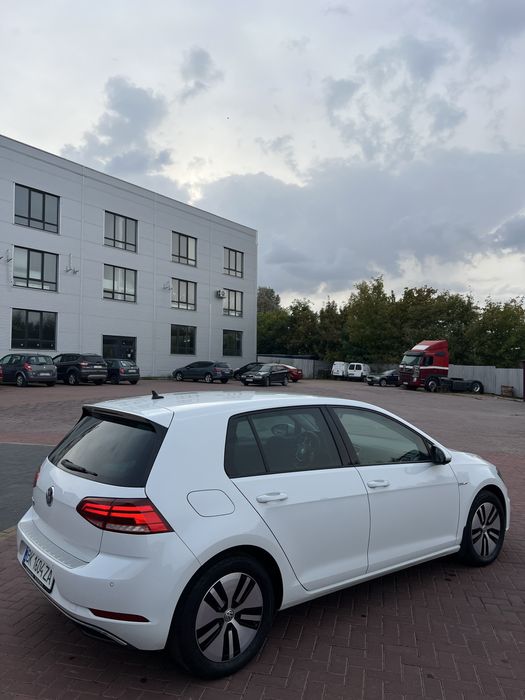 Продам VOLSWAGEN E GOLF 36 klw