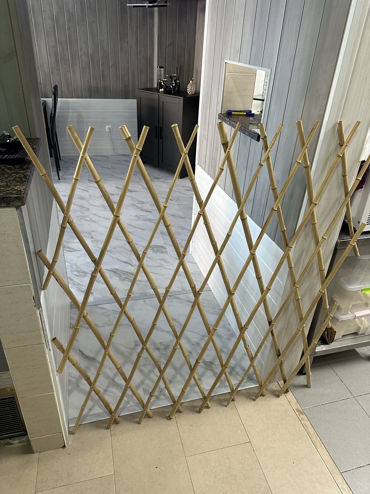 Barreira bambú de portas