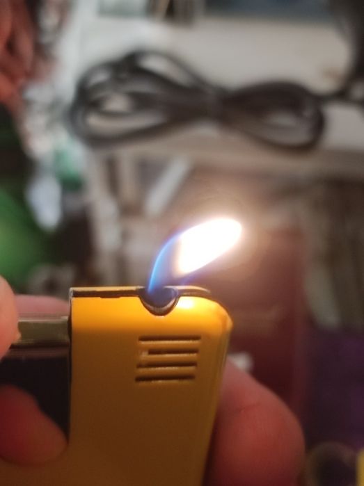 Isqueiros antigos novos