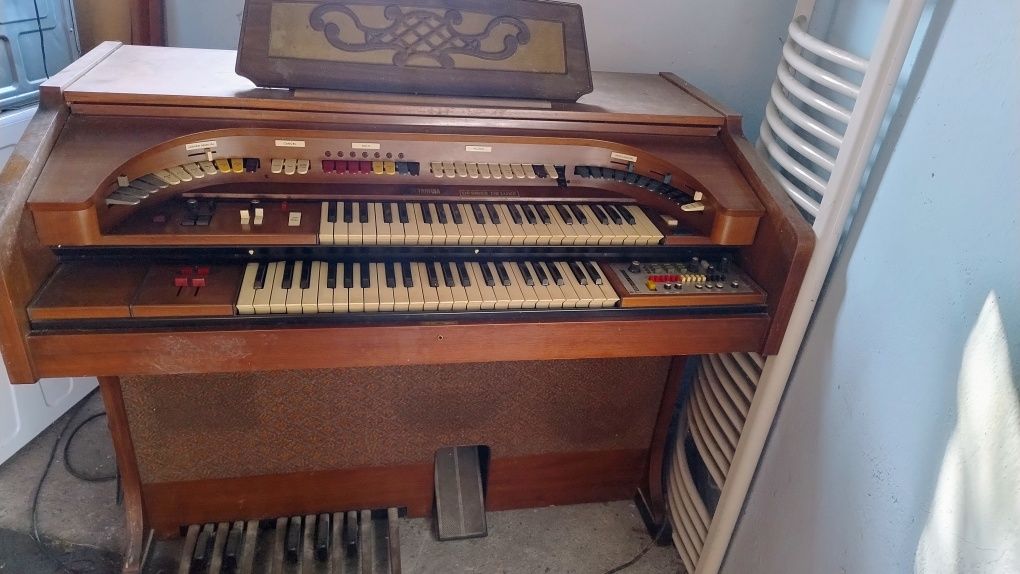 Organy elektryczne Manufactured by Farfisa mod N o 112472