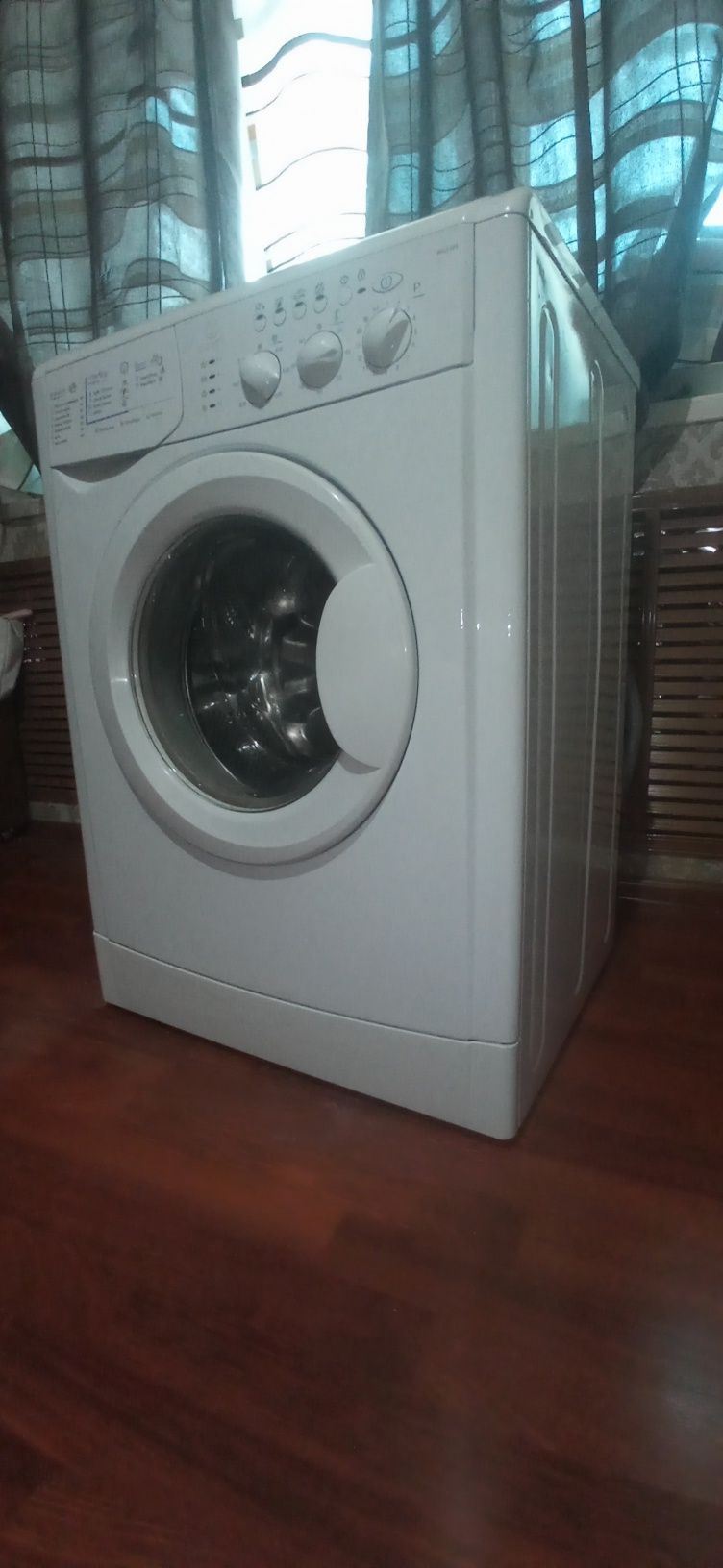 Продам стиральную машинку Indesit