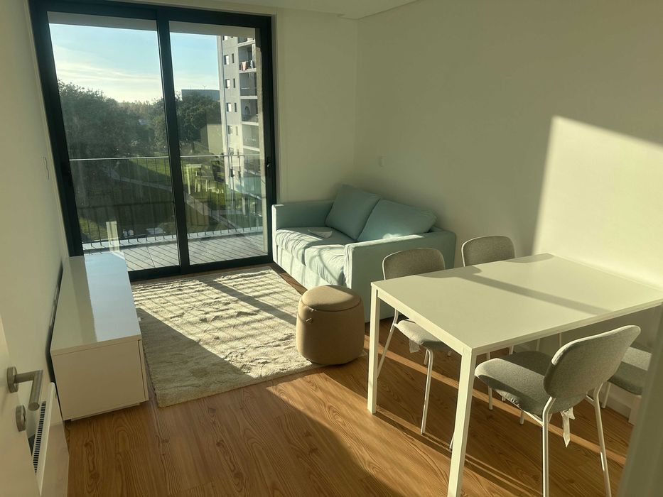 Arrendamento de apartamento T1 na Rua Henrique de Sousa Reis, 72