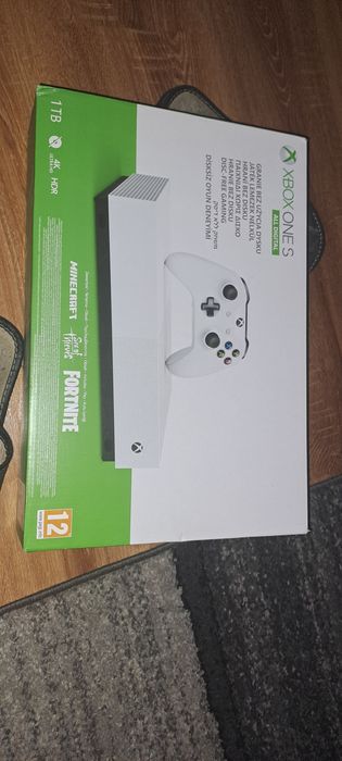 Xbox One s 1TB 2 pady