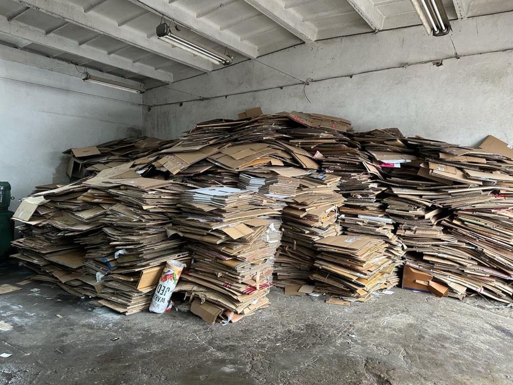 Kartony z recyklingu .