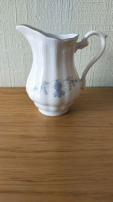Porcelanowy mlecznik Wałbrzych PRL