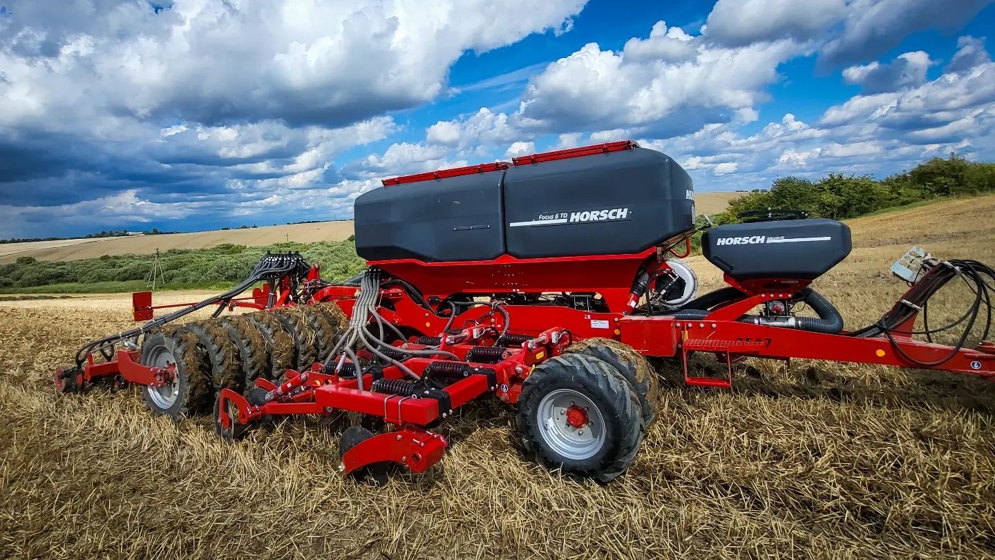 Siew strip till bezorkowy siew za słomę Horsch Focus 6TD rzepaku zbóż