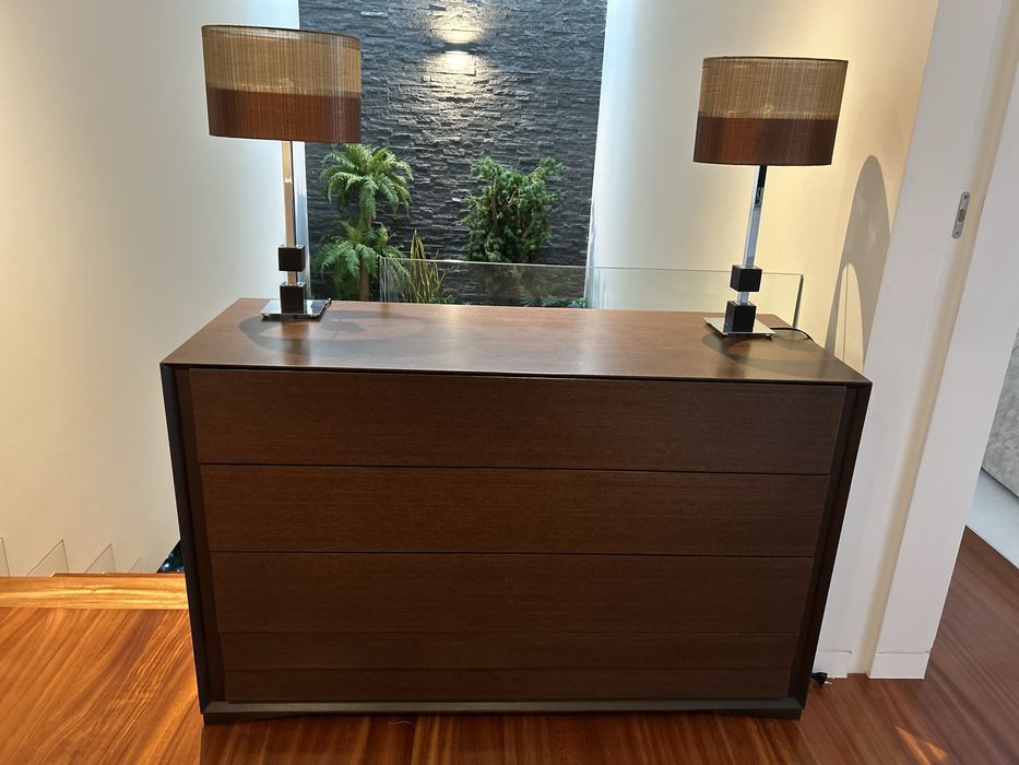 Comoda com 4 gavetas