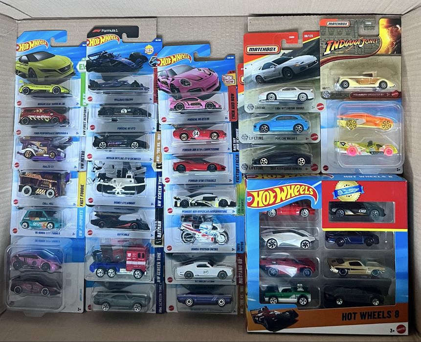Hot wheels variados
