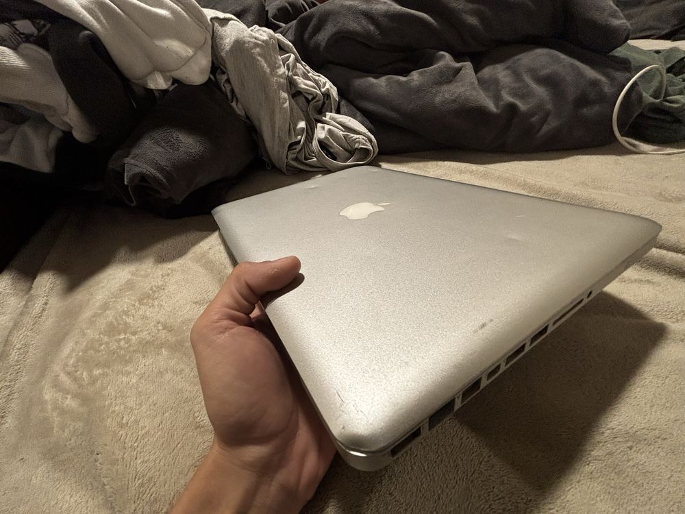 Macbook pro 11” i7