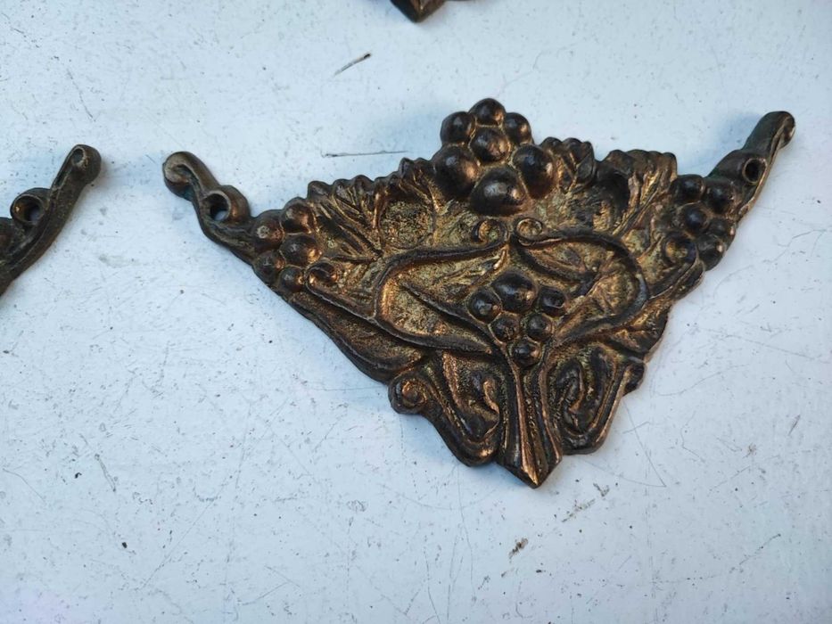 Stara mosiężna aplikacja do mebel,komoda,zegar itp.cena za 1 sztukę