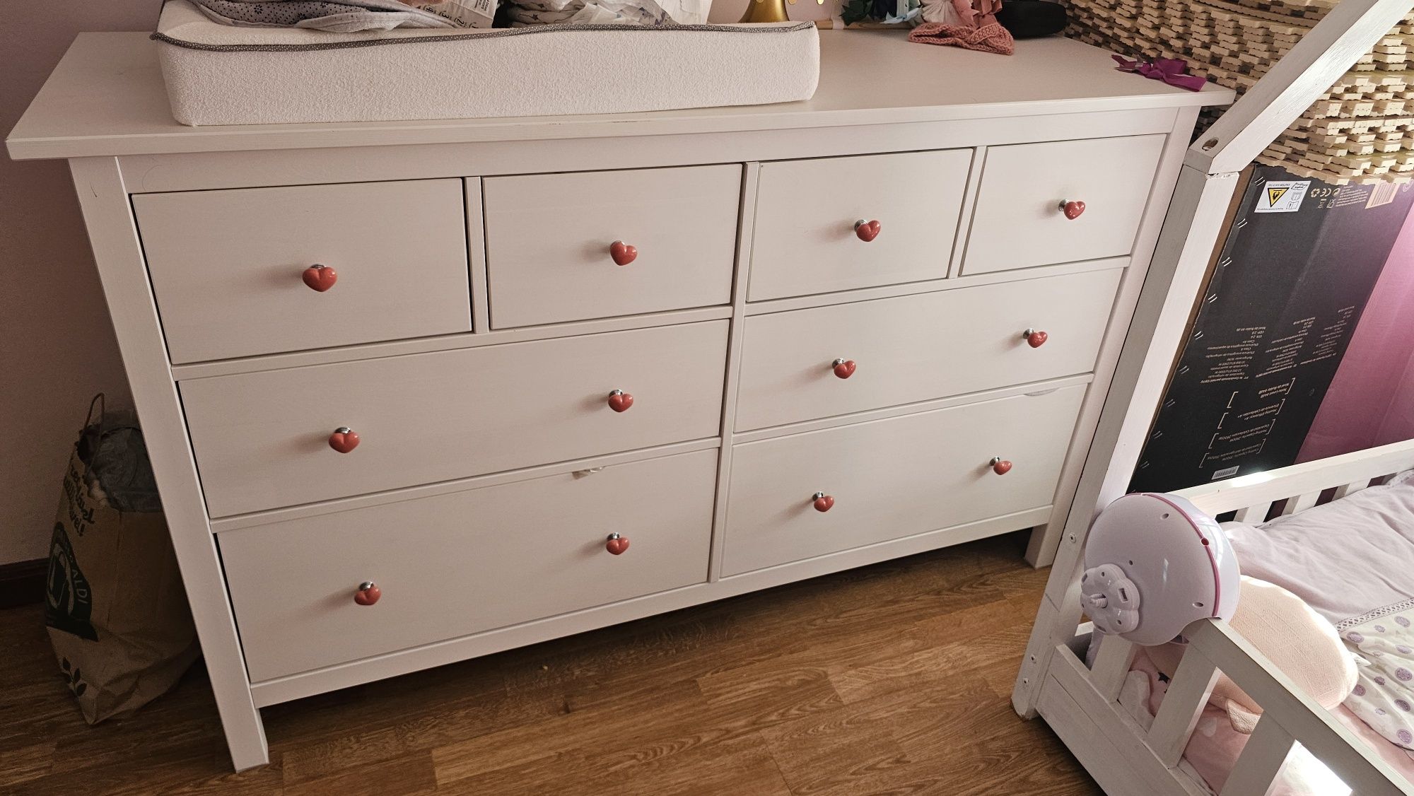 Vendo cómoda 8 gavetas ikea como nova