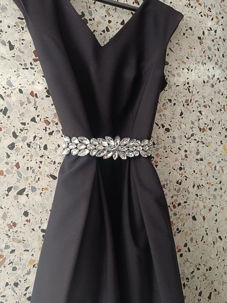 Sukienka elegancka czarna