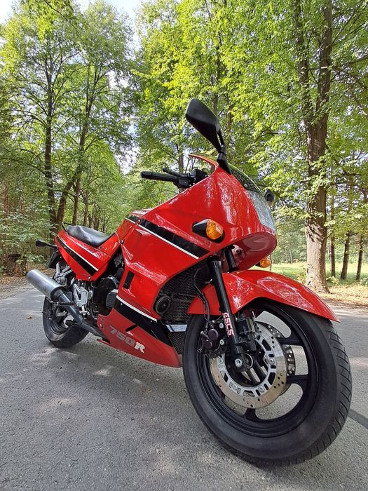 Kawasaki GPX 750R