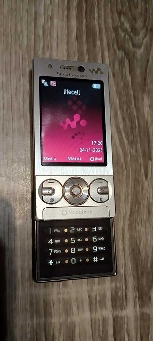 Телефон Sony Ericsson w715 walkman