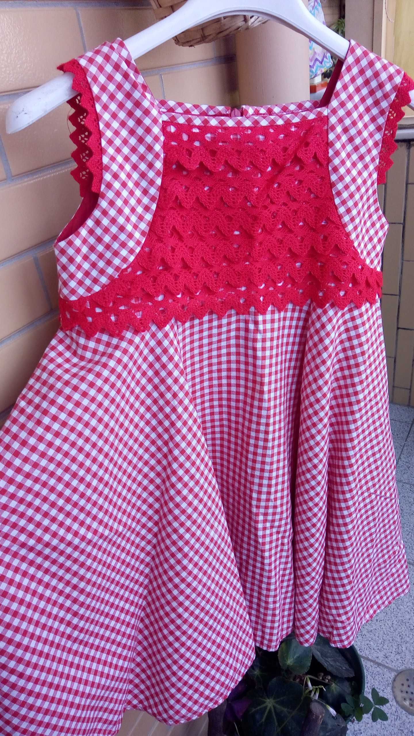 Vestido vermelho de menina (6-8 anos)