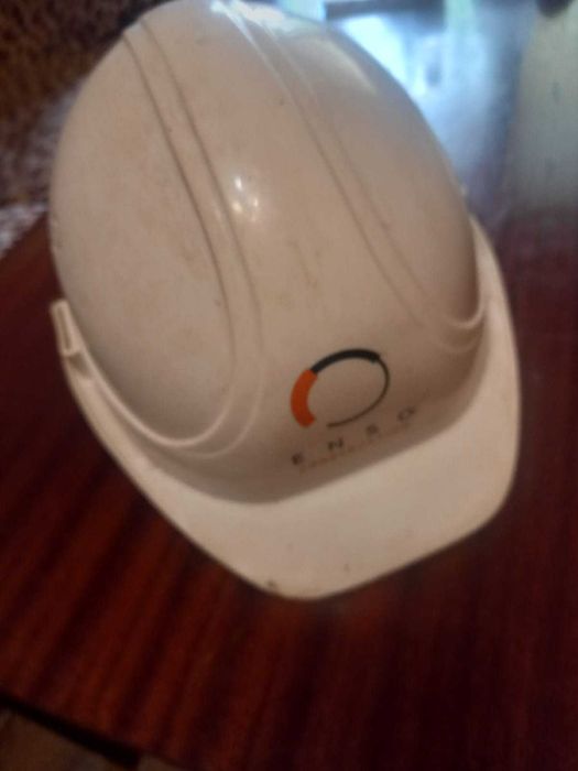 Продам строительную  защитную каску.