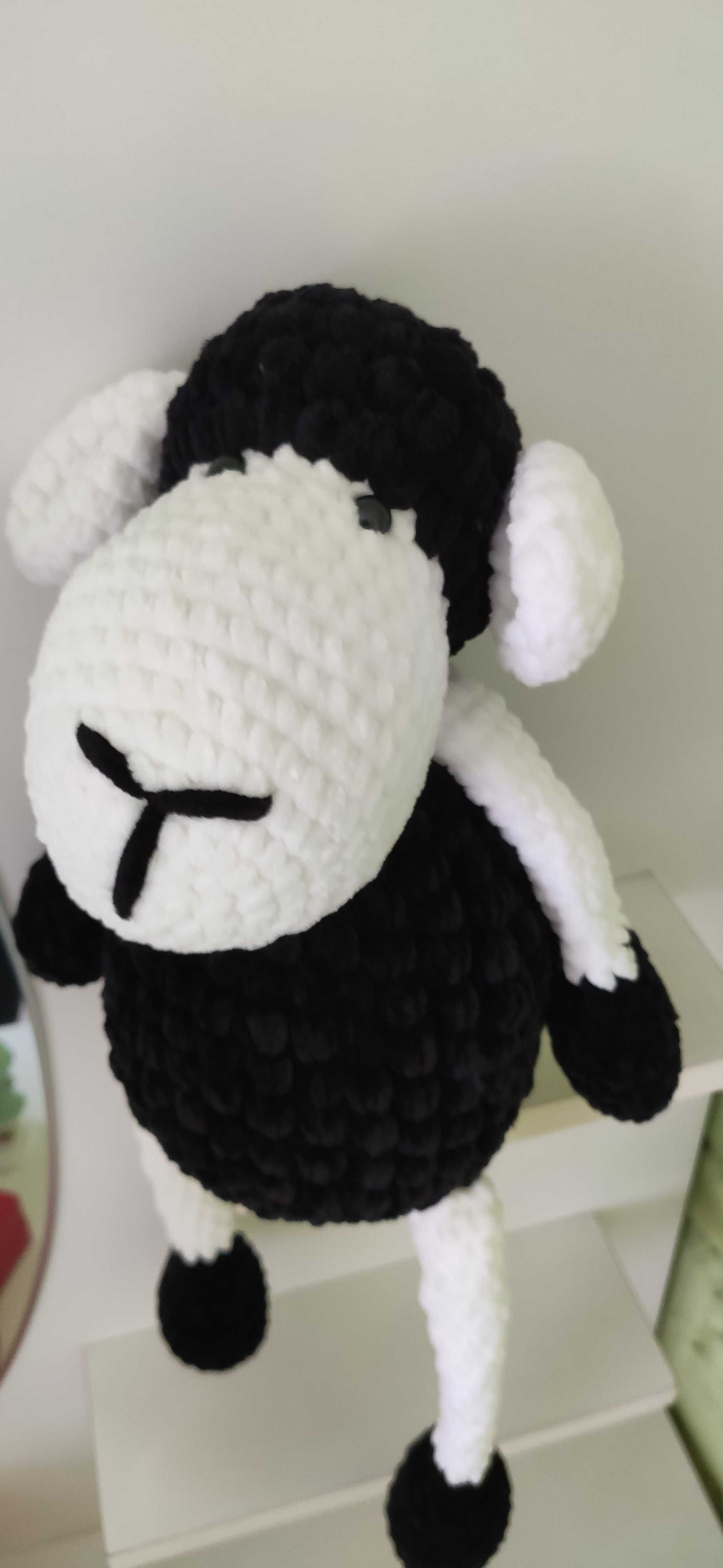 Owieczka na szydełku rękodzieło amigurumi handmade zabawka