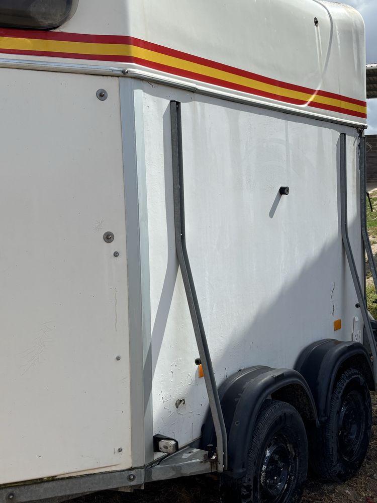 Reboque da marca cheval liberte em bom estado