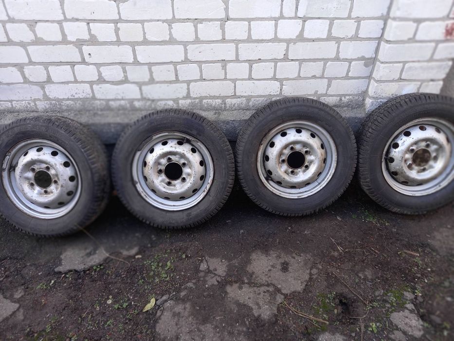 Комплект на Ниву 205-70-16 М+S