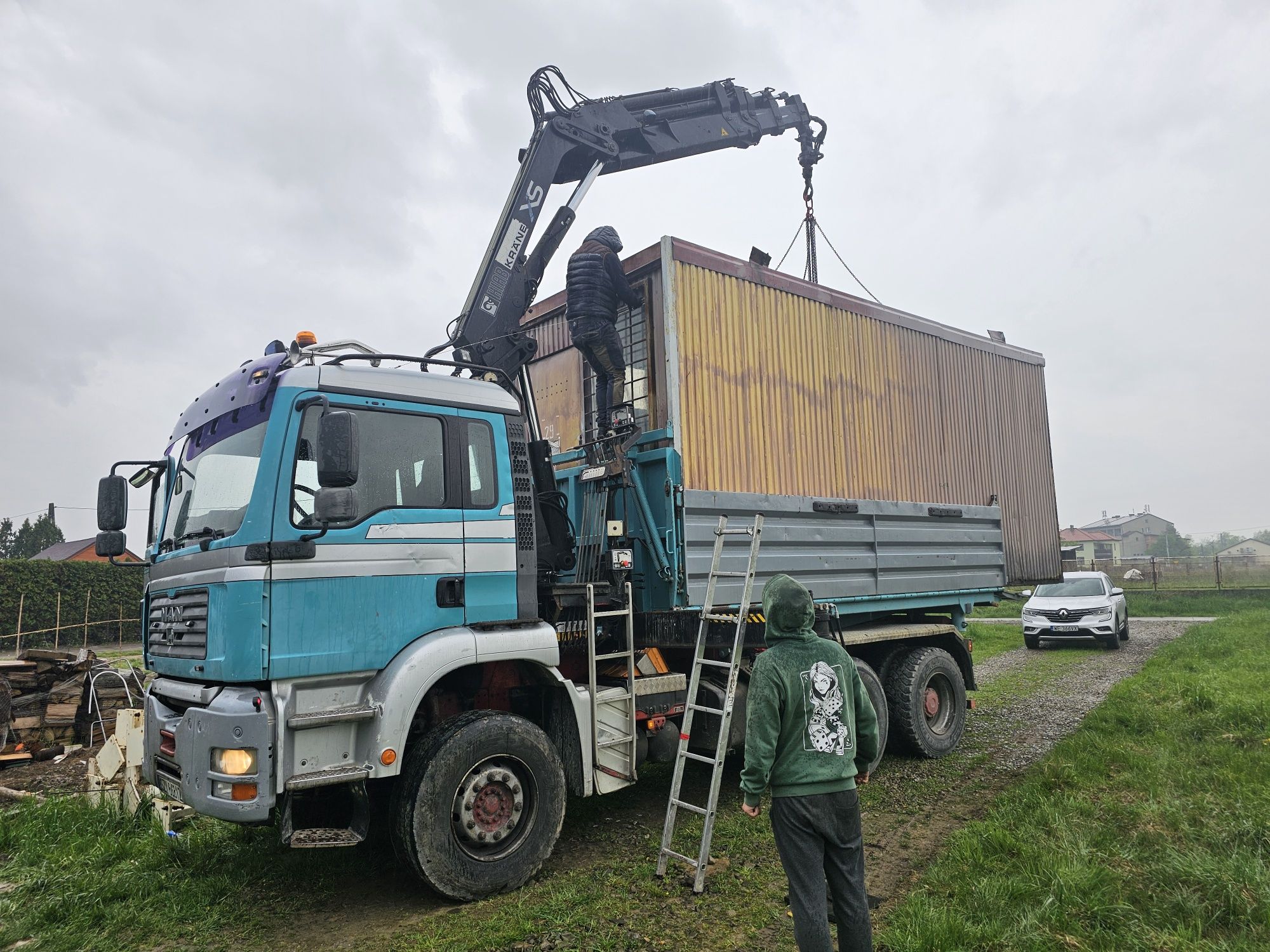 Transport samochodem ciężarowym z HDS