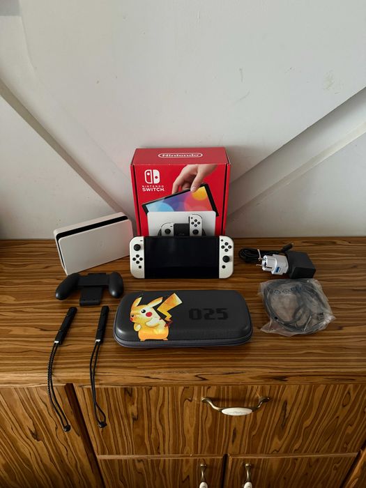 Konsola Nintendo Switch OLED + Etui + Akcesoria - Oryginalne pudełko