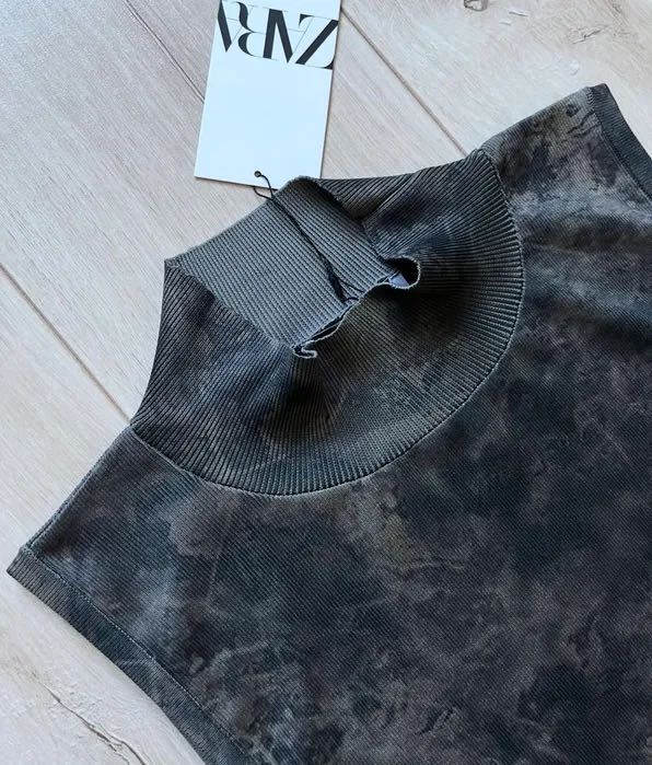 Стильна майка Zara