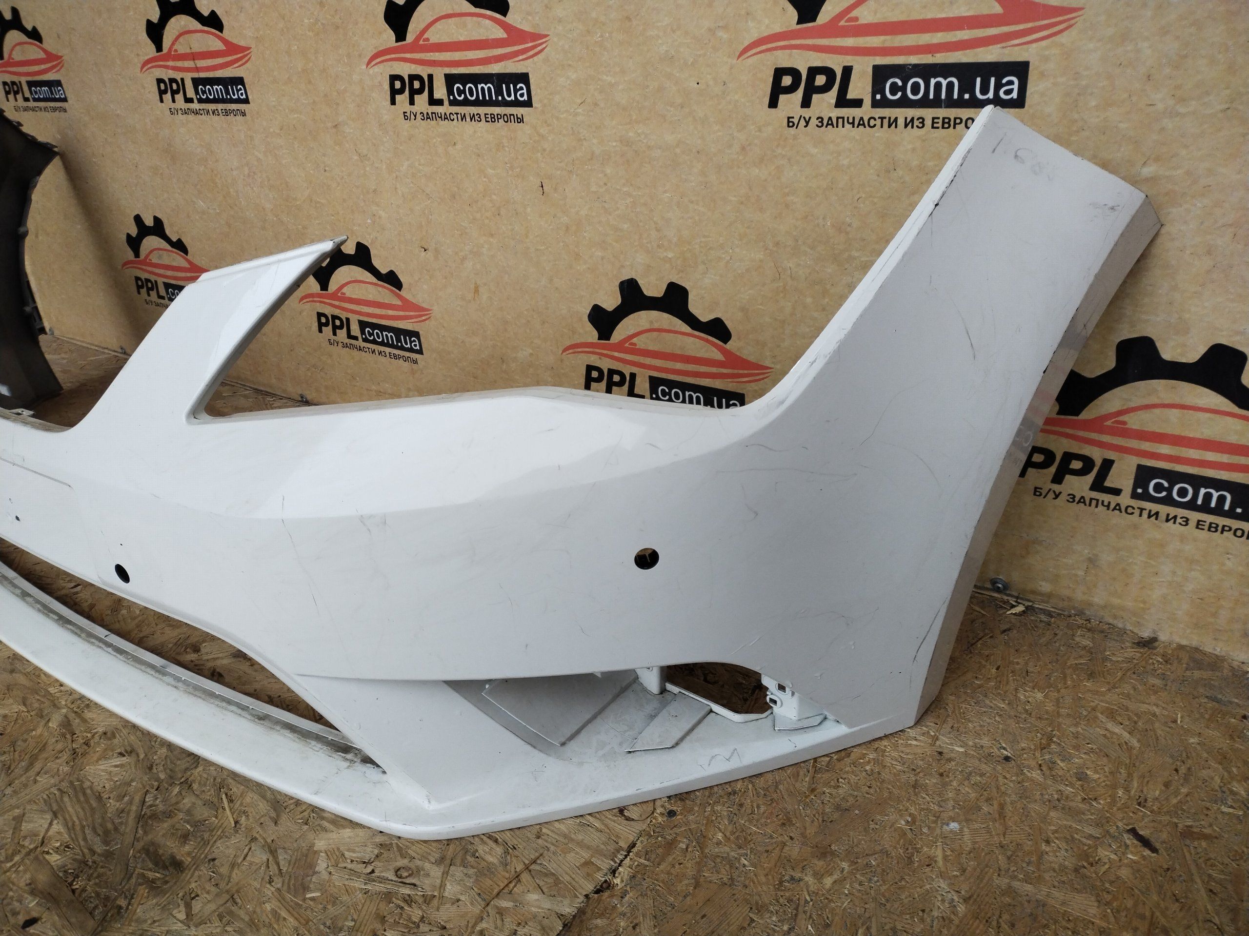 Seat Leon III 2012-2016  передний бампер 5F0807221 до рестайлинга