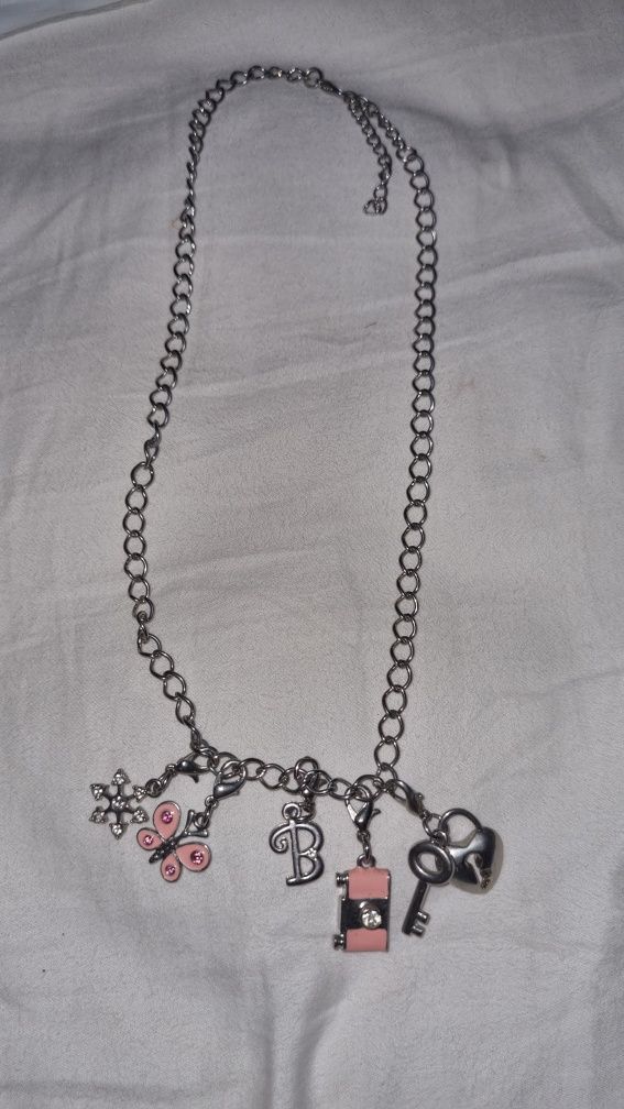 Colar com pendentes