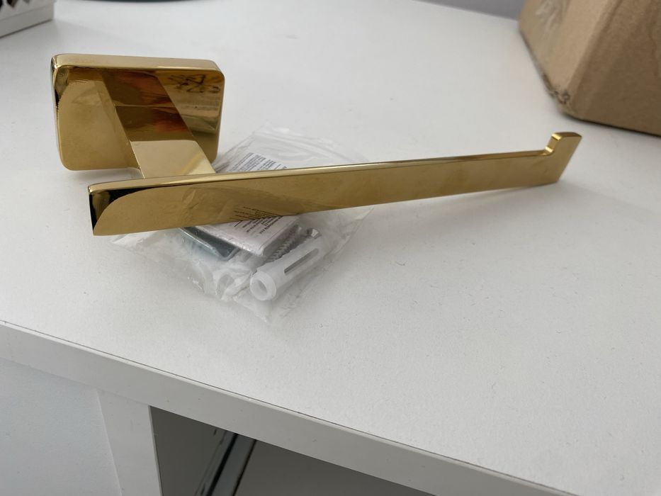 Rea zloty uchwyt na papier toelatowy nowy