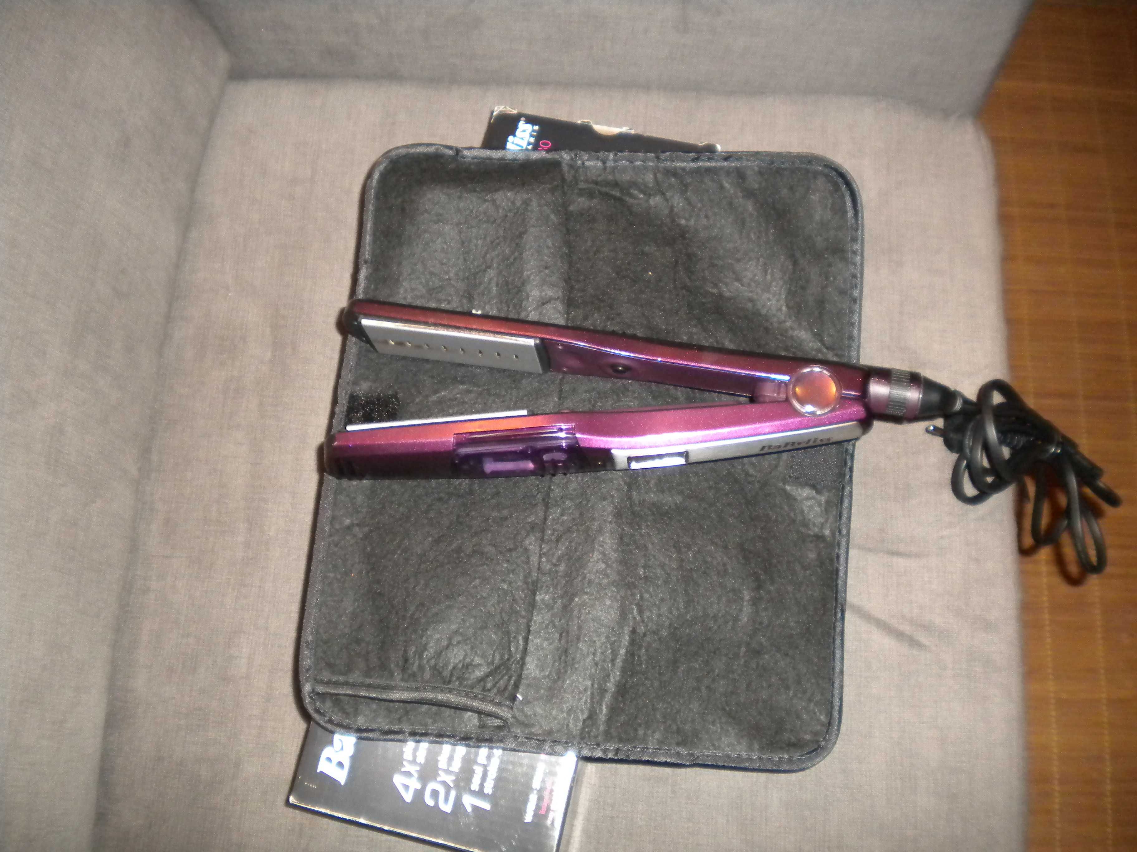 Vendo Alisador de cabelo Babyliss I-Pro 230 Steam + uma mais pequena .