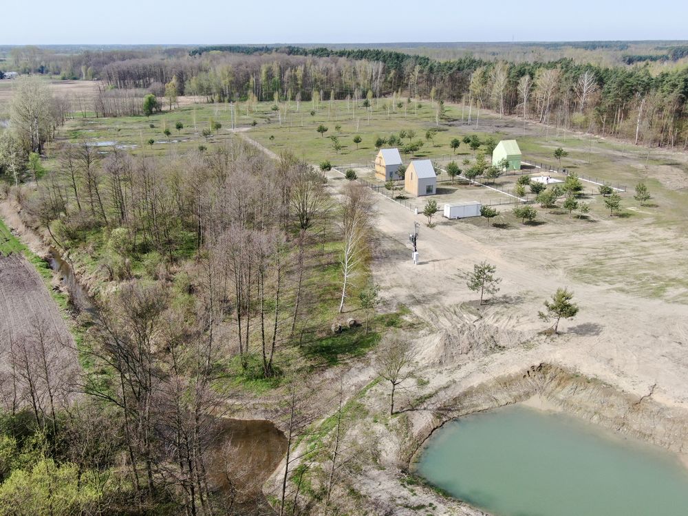 Działka 750m2 z domem 52m2 nad rzeką stawem i Lasem.