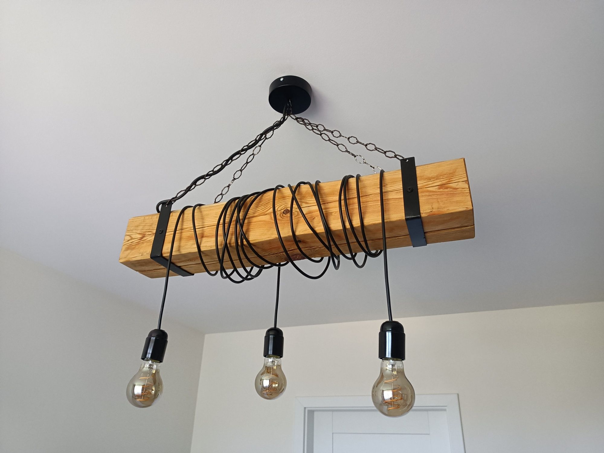 Lampa loft belka na łańcuchach