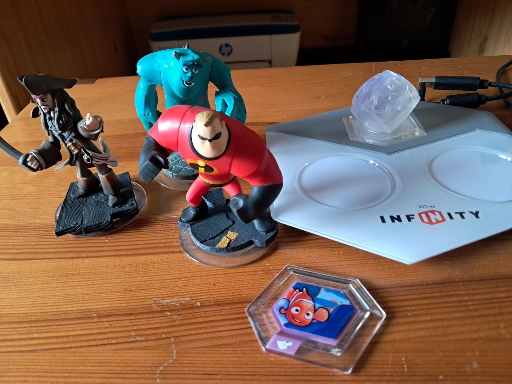 Nintendo Wii DISNEY INFININTY z portalem i figurami