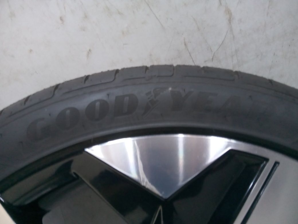 Felga aluminiowa 20 koło Renault Megane e- tech 215/45R20 Goodyear