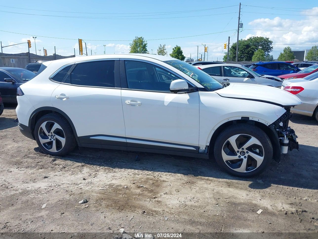 Vinfast VF8 автозапчастини розборка
