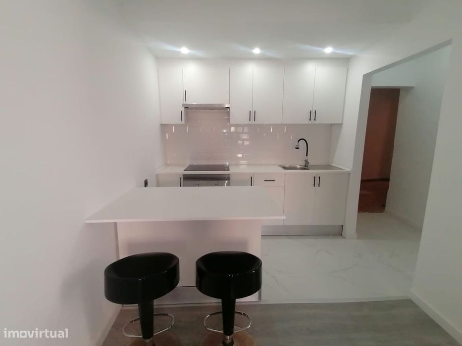 T2 renovado, em São Martinho do Porto