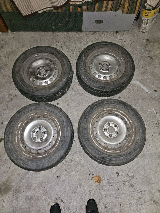 Komplet kół zimowych Dunlop 195/65R15 + felgi stalowe