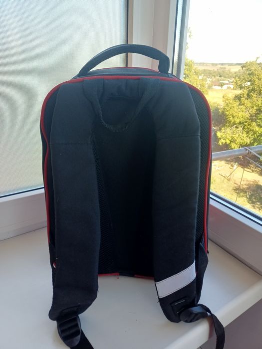 Рюкзак, шкільний портфель