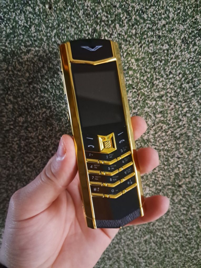 Мобільний телефон VERTU Signature новий