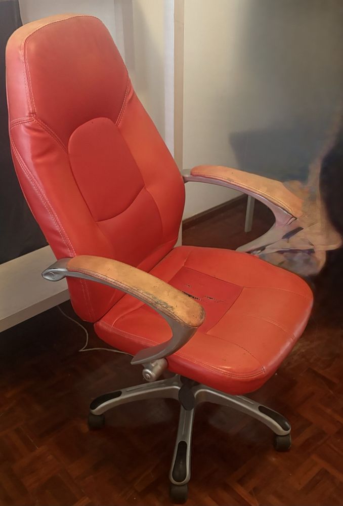 mesa de exterior com duas cadeiras em ferro + cadeira de escritório
