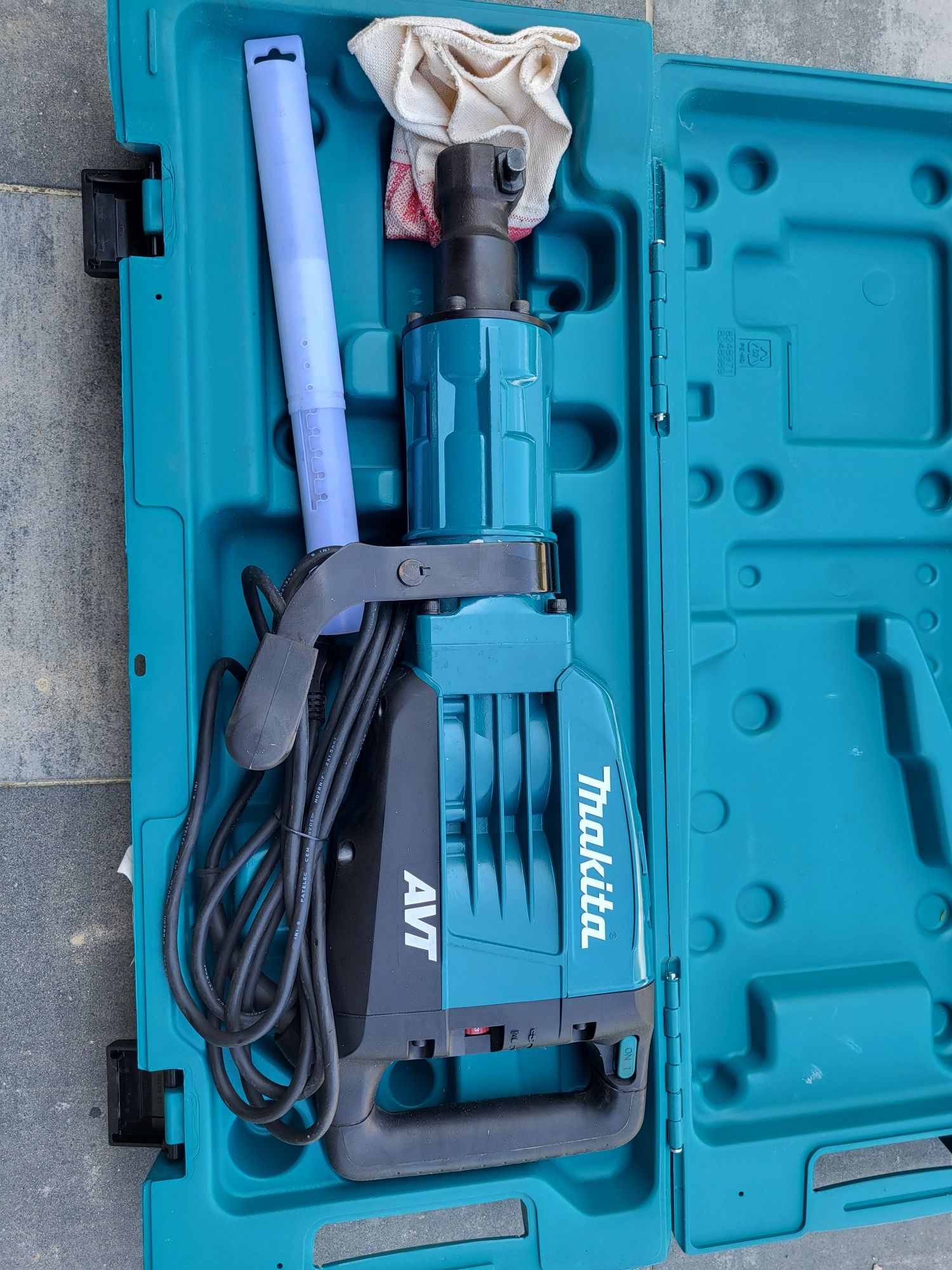 Makita młot wyburzeniowy Makita HM1317C jak nowy