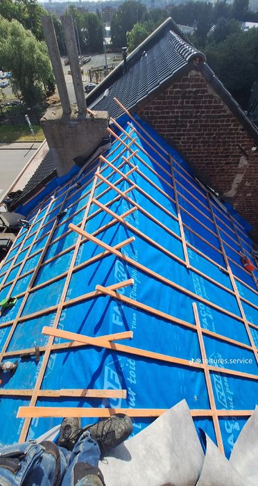 wkrętami, a także łączy ze sobą po