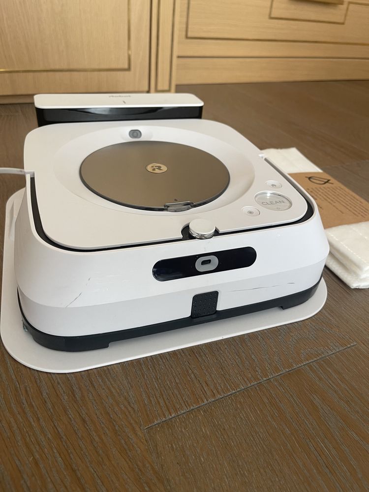 Робот-полотер моющий iRobot M6110 Braava Jet m6