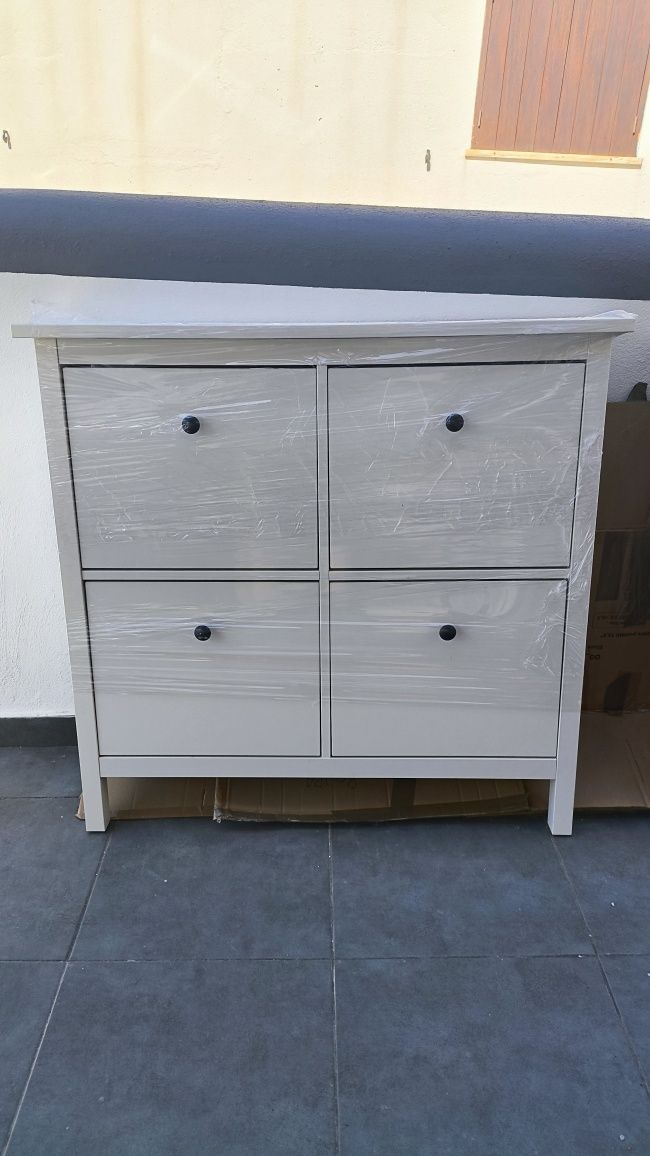 Sapateira Ikea modelo Hemnes