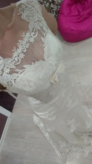 Продаю весільну сукню, розмір 44