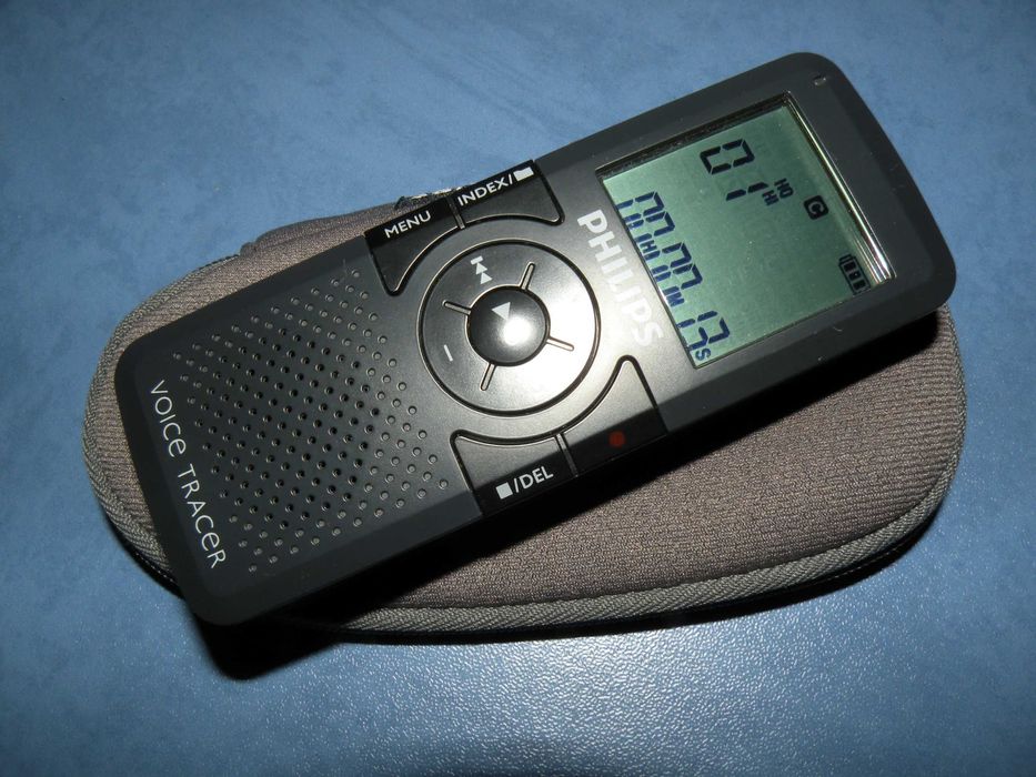 Два фірмових робочих цифрових диктофона